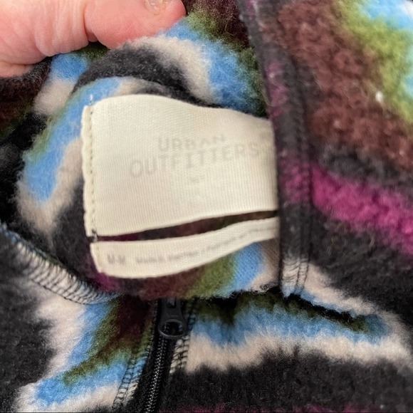 URBAN Outfitters Half Zip Aztec Cropped Sweater Size Medium - Picture 8 of 10